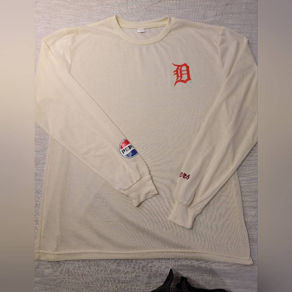 Detroit Tigers Lightweight Long Sleeve Shirt || Mens XL